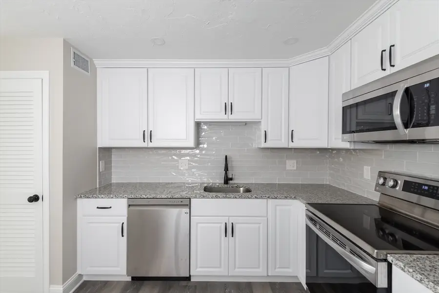 211 West St #6B, Quincy, MA 02169 - #3