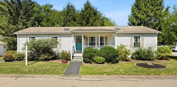 31 Fieldwood Dr, Bridgewater, MA 02324