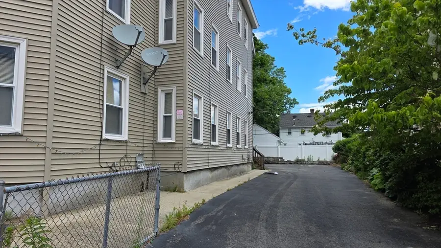 7 Preston St, Worcester, MA 01610 - #3