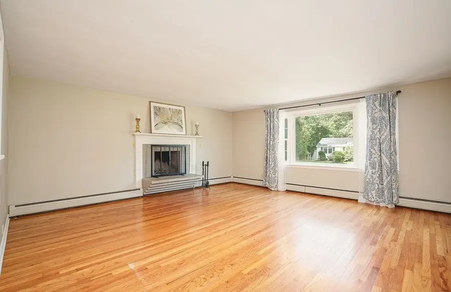 18 Devonshire Drive, Wilbraham, MA 01095 - #3