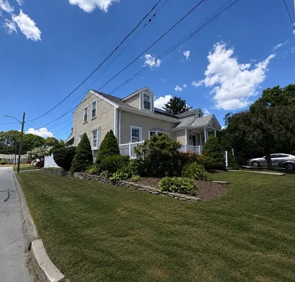 231 Adelaide St, New Bedford, MA 02745
