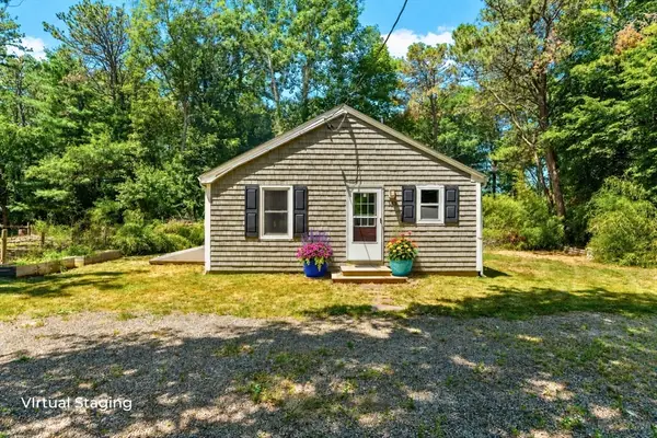 153 Dunns Pond Rd, Barnstable, MA 02601