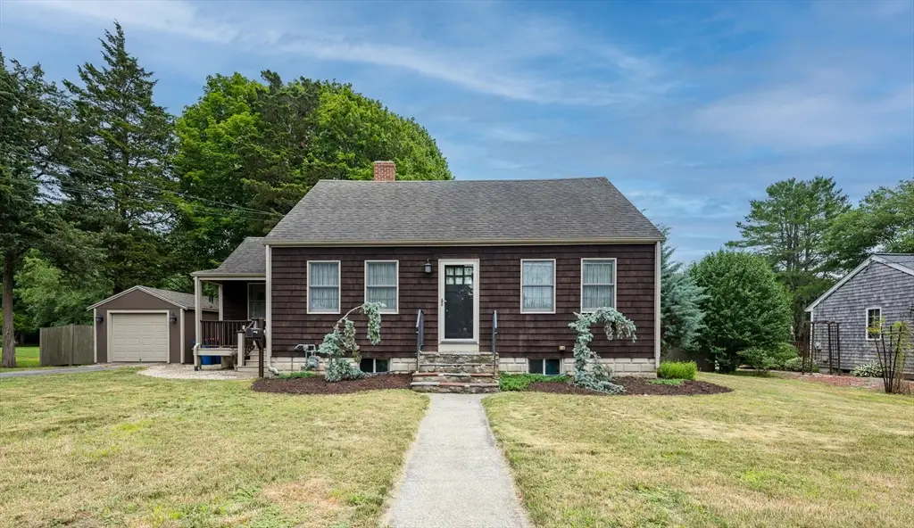 33 Dartmouth St, Fairhaven, MA 02719 - #1
