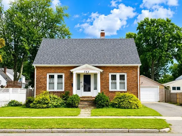 245 Plumtree Rd, Springfield, MA 01118