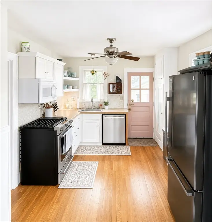 245 Plumtree Rd, Springfield, MA 01118 - #3