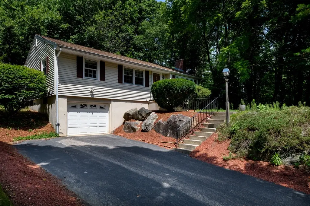 604 Quinapoxet St, Holden, MA 01520 - #1