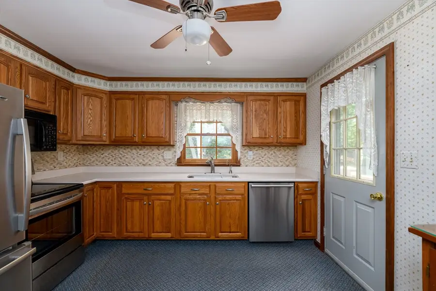 604 Quinapoxet St, Holden, MA 01520 - #2