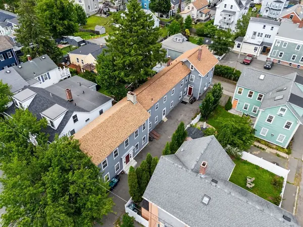 8 Saunders St, Salem, MA 01970