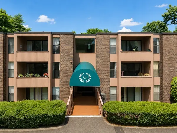 30 Shrewsbury Greens Dr #G, Shrewsbury, MA 01545