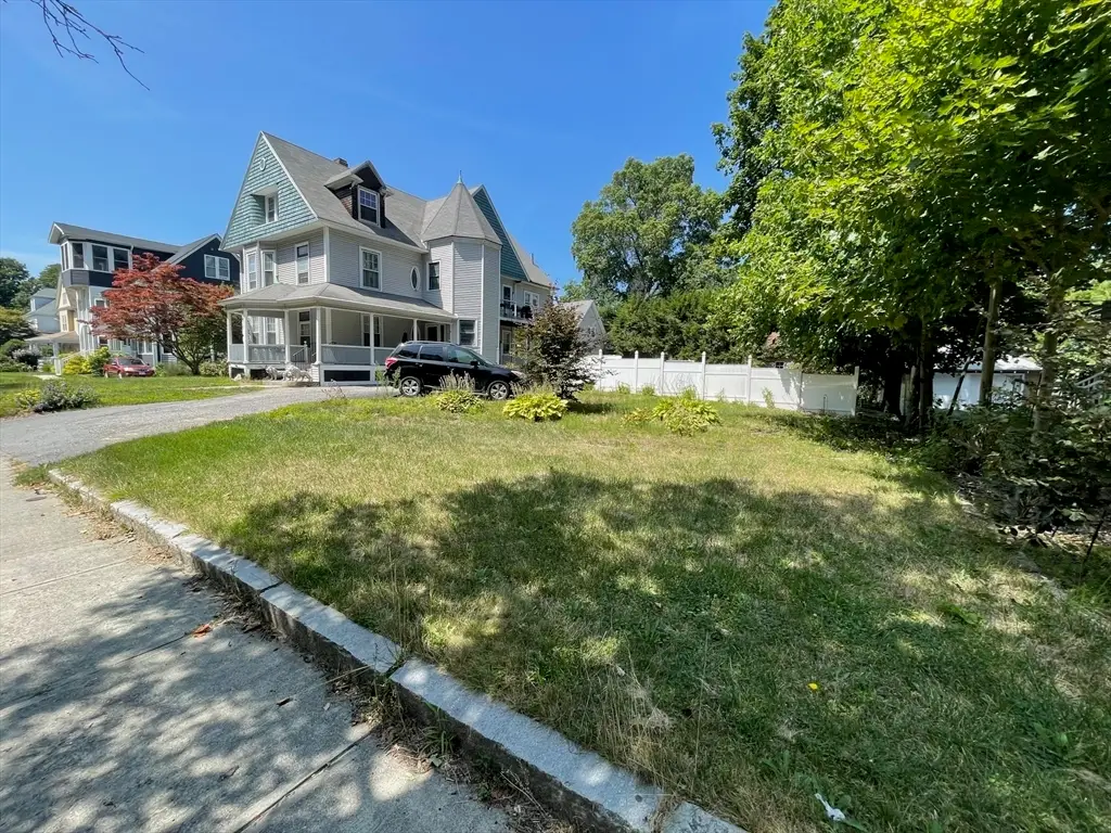 328 Highland St, Worcester, MA 01608 - #1