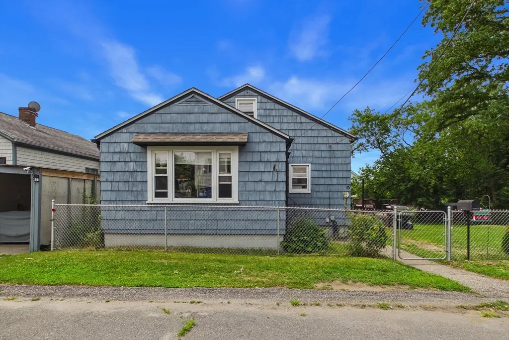 15 Sales St, Fall River, MA 02724 - #1