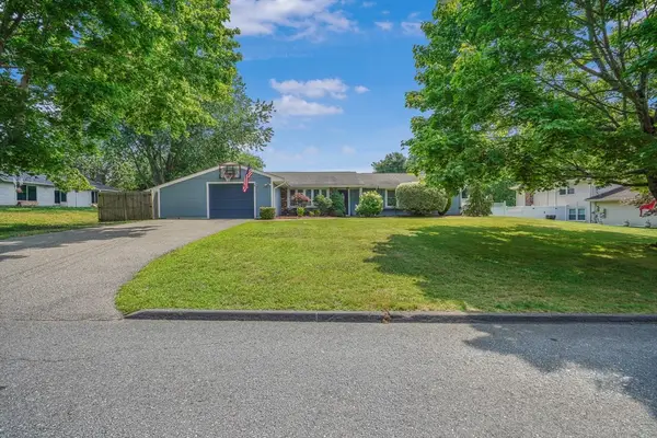 10 Topaz Ln, Dartmouth, MA 02747