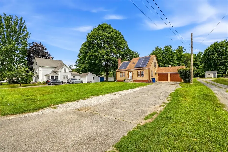 284 Village St, Medway, MA 02053 - #3