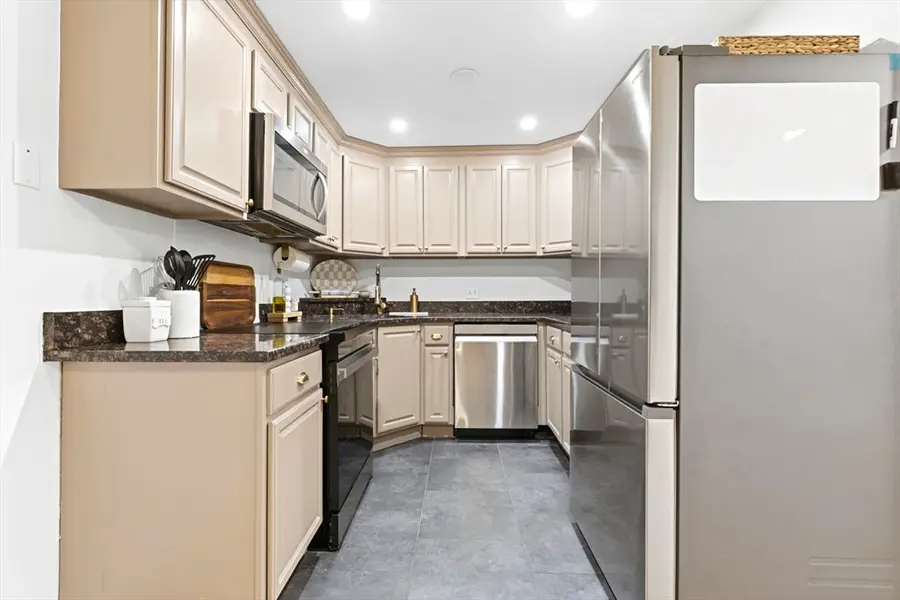 206 Rock St #M7, Norwood, MA 02062 - #3