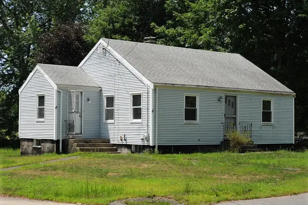 28 Pleasant St, Hanson, MA 02341
