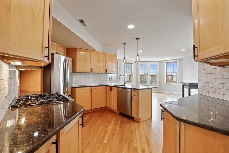 40 Baxter St #7, Boston, MA 02127 - #3