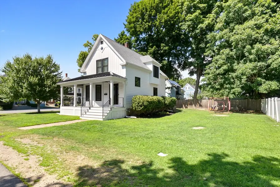 13 Pleasant St, Hamilton, MA 01982 - #2