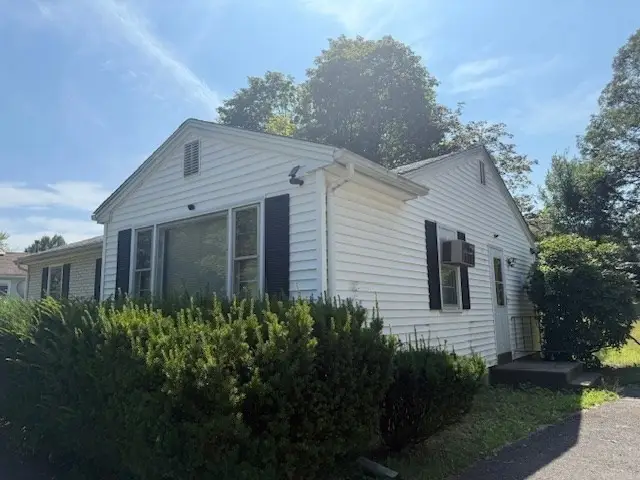 74 Leatherleaf Dr, Springfield, MA 01109 - #2