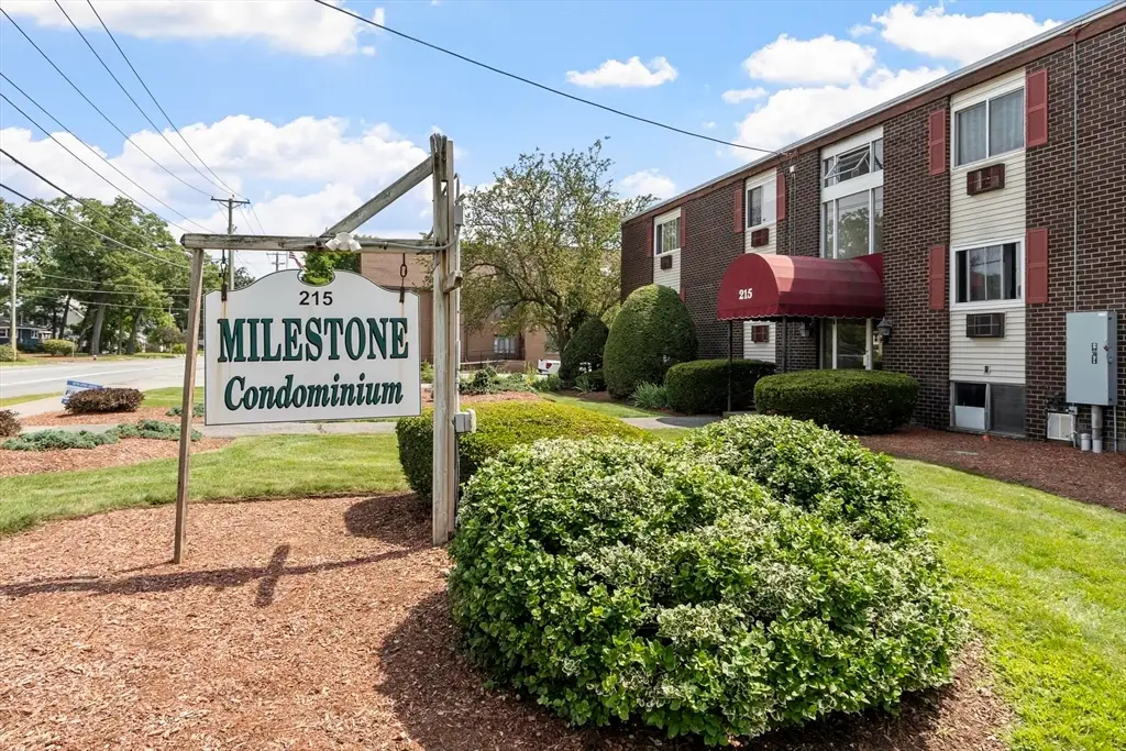 215 Chelmsford St #4, Chelmsford, MA 01824 - #1