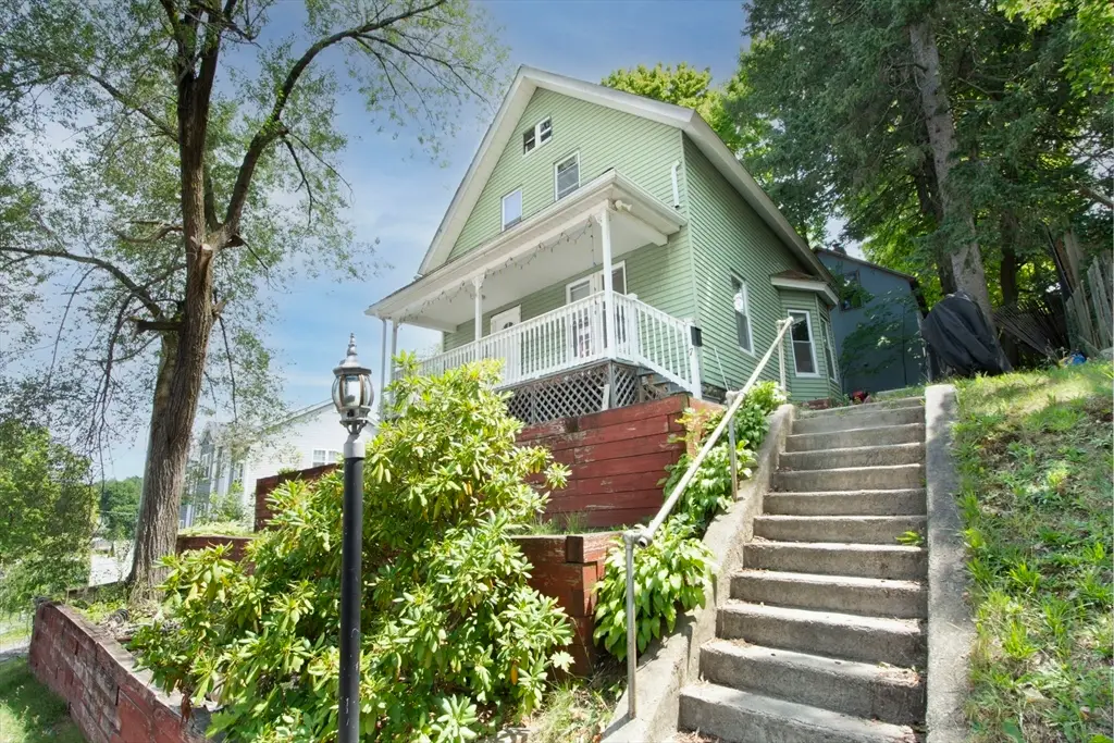 7 Clarence St, Worcester, MA 01610 - #1