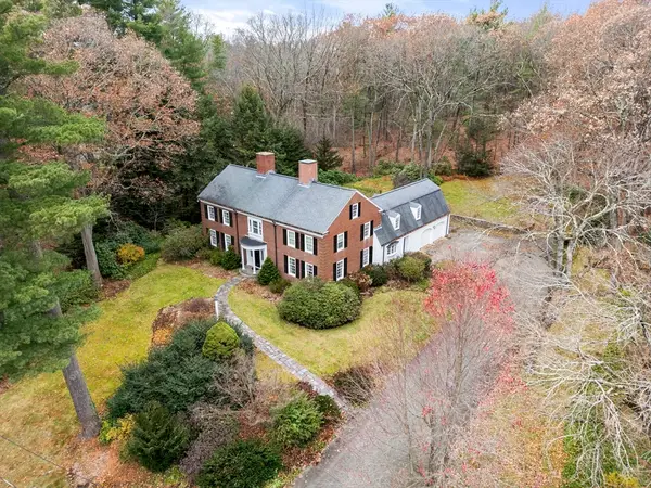 14 White Oak Rd, Wellesley, MA 02481