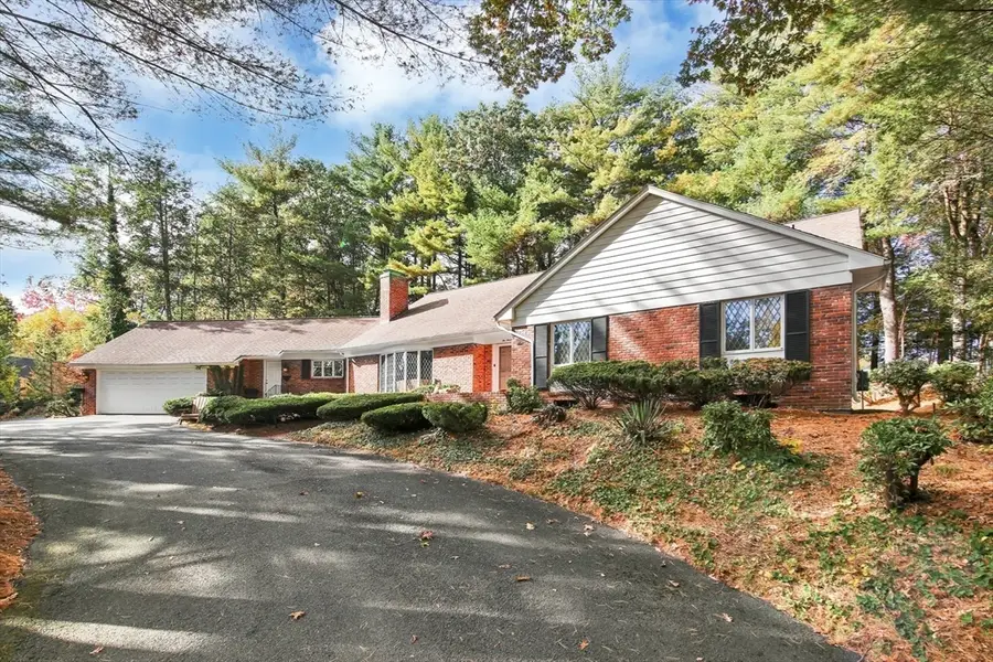208 Tanglewood Dr, Longmeadow, MA 01106 - #2