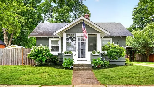 38 Miller St, Medfield, MA 02052