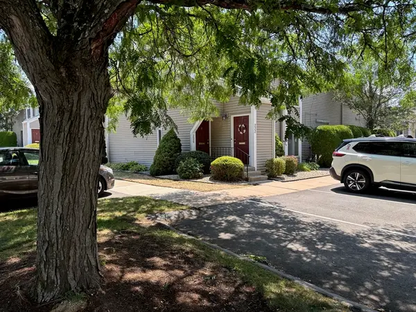 220 Nassau Drive #220, Springfield, MA 01129