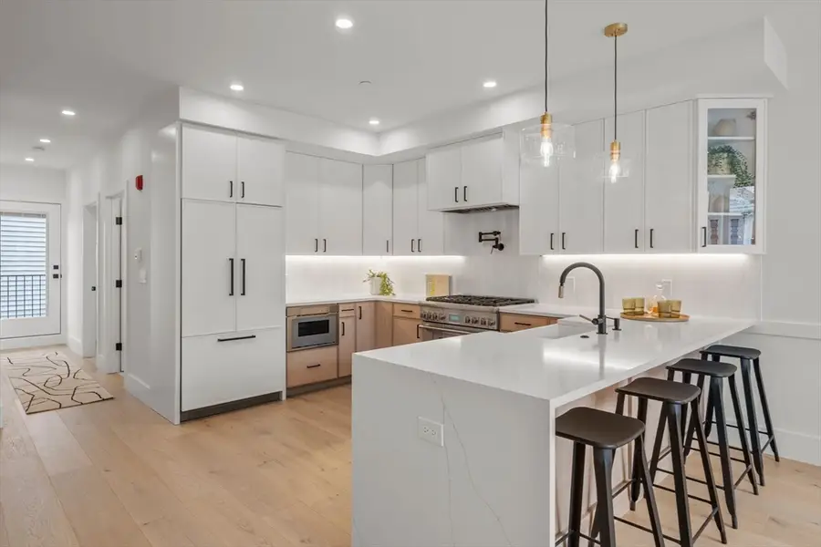 136 West 8th #3, Boston, MA 02127 - #2