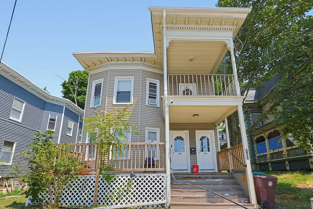 707 Bridge St, Lowell, MA 01850 - #1