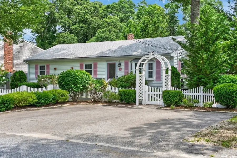 25 Deepwood Dr, Falmouth, MA 02536 - #2