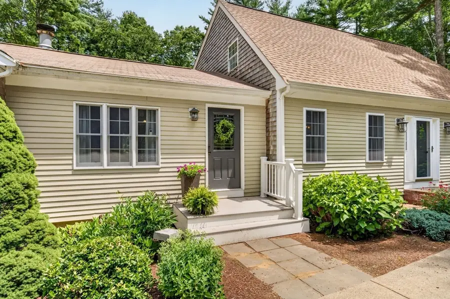 888 Walnut Plain Rd, Rochester, MA 02770 - #3