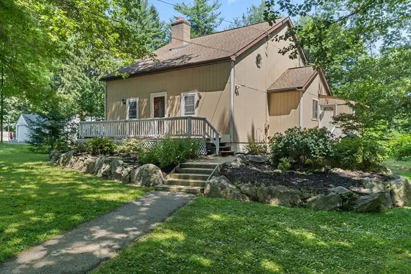 93 Pine St, Leicester, MA 01524