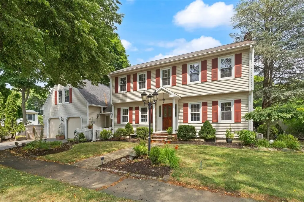 4 Berrywood Ln, Beverly, MA 01915 - #1