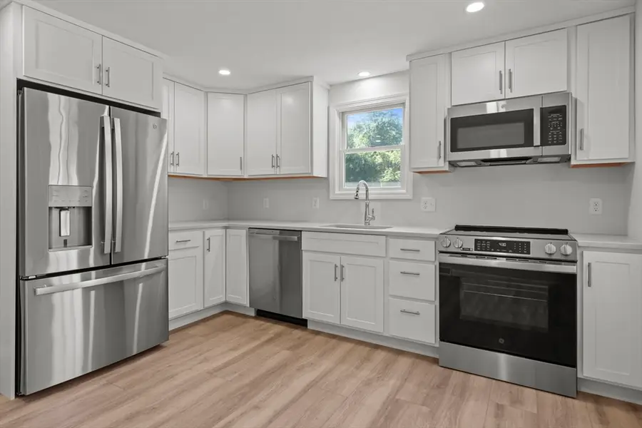 543 Cross St, Bridgewater, MA 02324 - #3