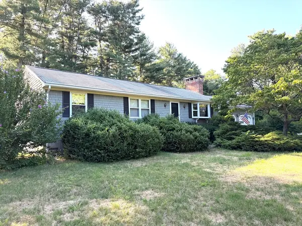 3 Bittersweet Dr, Seekonk, MA 02771