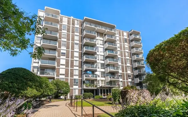 60 Babcock St #53, Brookline, MA 02446
