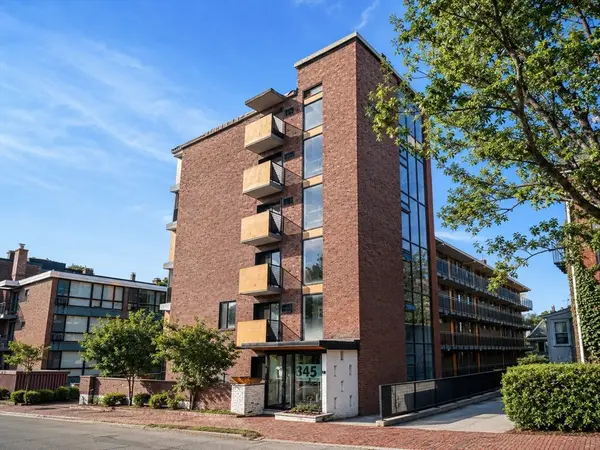 345 Harvard St #3B, Cambridge, MA 02138