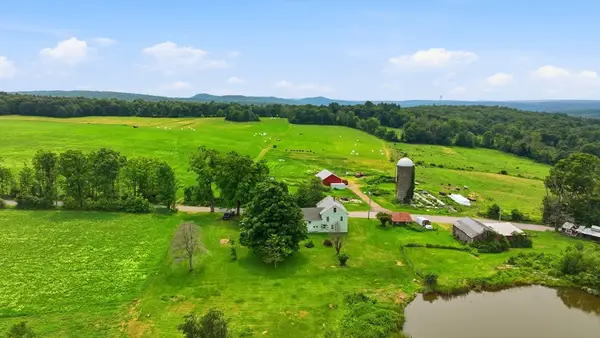 233 Ragged Hill Rd, West Brookfield, MA 01585
