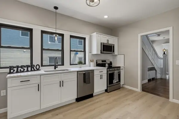 61 W Glen St, Holyoke, MA 01040