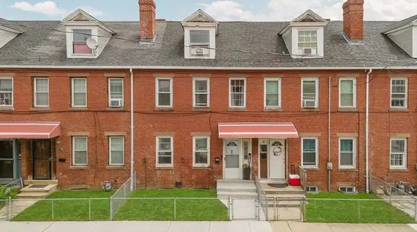 14 Center St, Holyoke, MA 01040