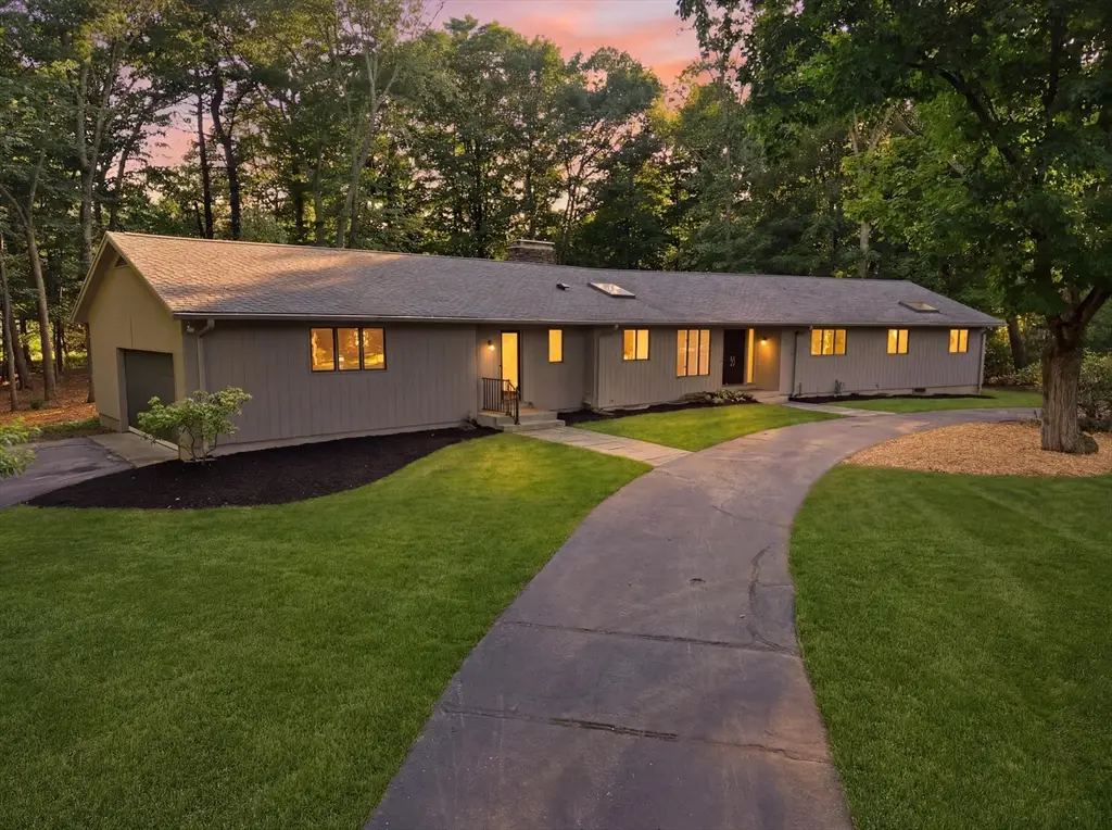 20 Longfellow Rd, Holyoke, MA 01040 - #1