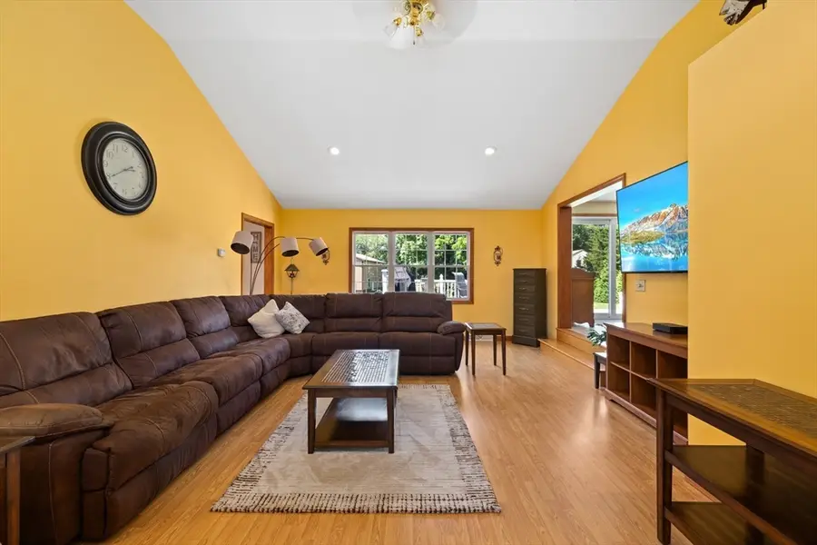 51 Point St, Berkley, MA 02779 - #3