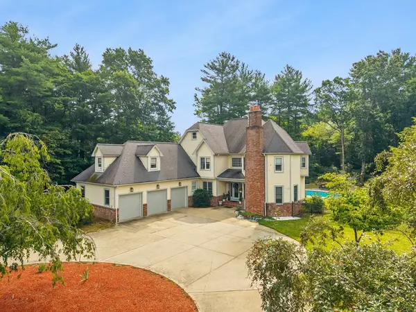 105 Lounsbury Dr, Raynham, MA 02767