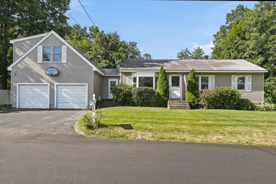 16 Edgelawn Ave, North Chelmsford, MA 01863 - #3