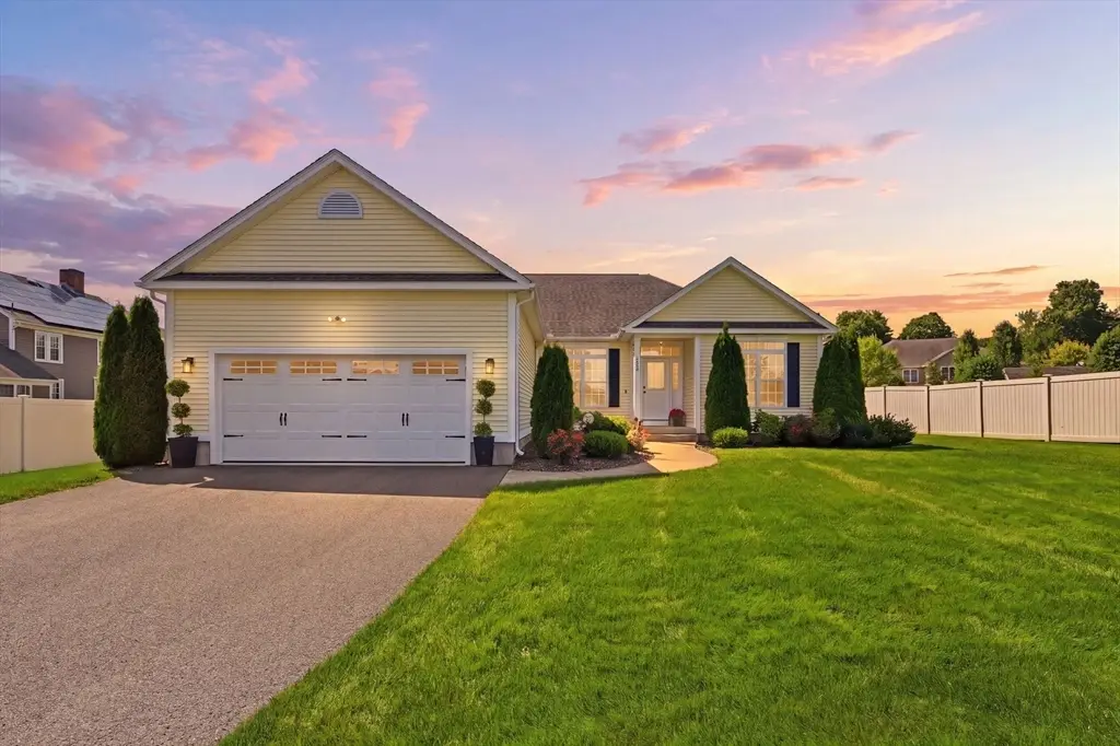 112 Farmington Cir, Feeding Hills, MA 01030 - #1