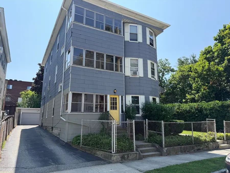 76 Paine St, Worcester, MA 01605 - #3