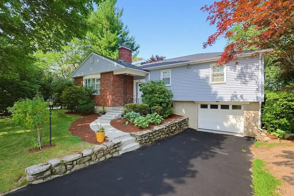 18 Fletcher St, Worcester, MA 01604 - #1
