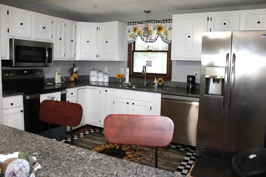 3 Roger St, Bellingham, MA 02019 - #2