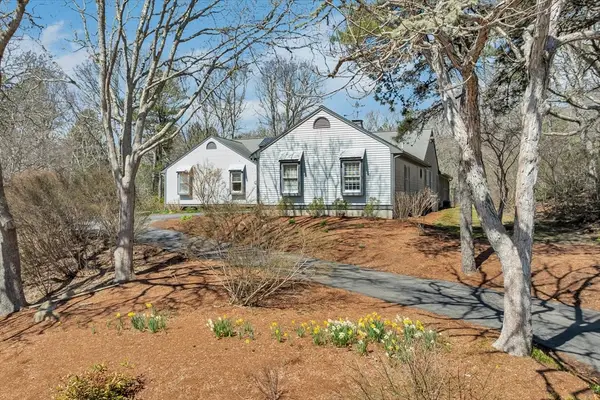 52 Clubhouse Dr, Bourne, MA 02559